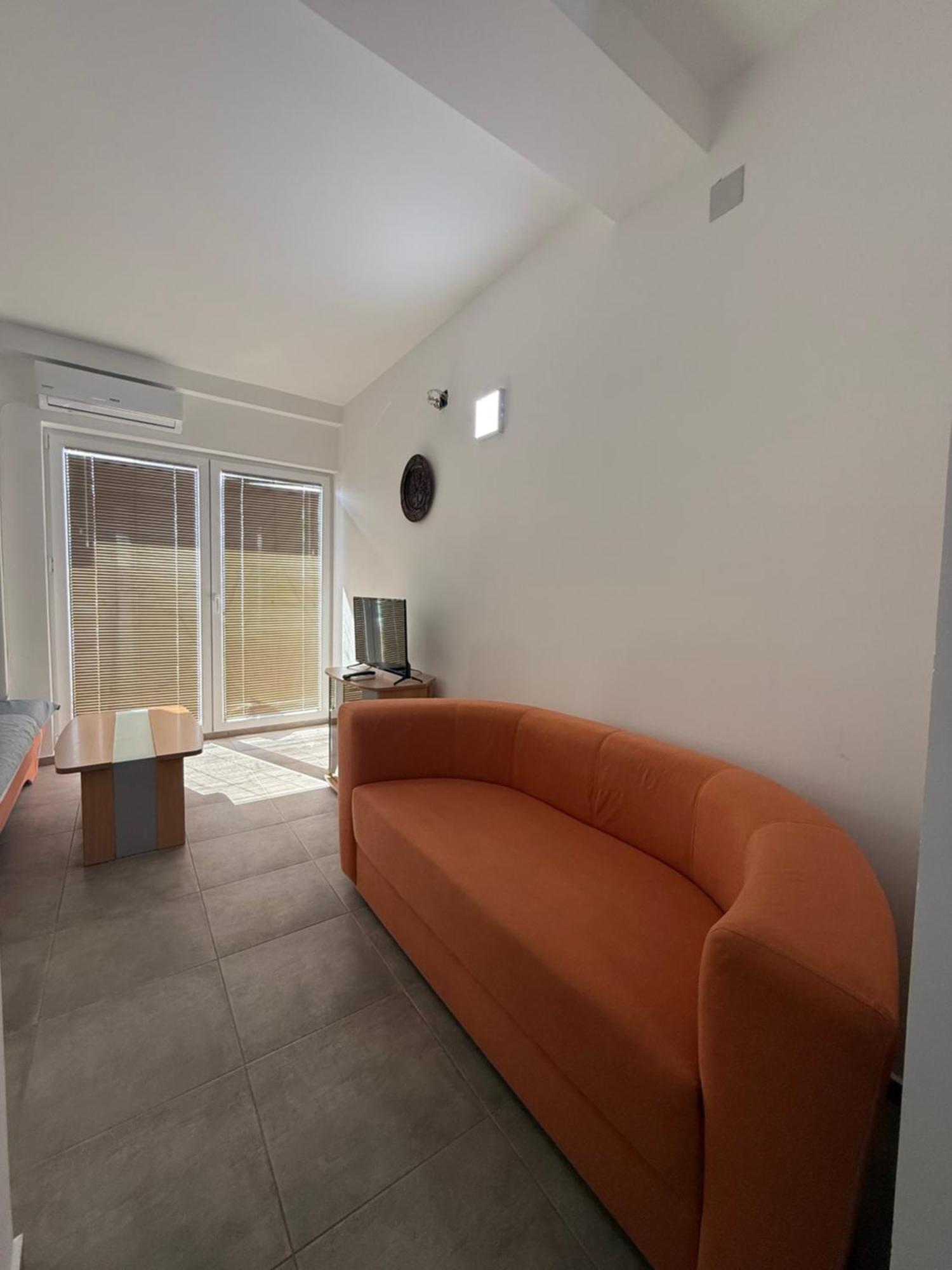 Restaurant & Apartments Lipa Pestani Bagian luar foto
